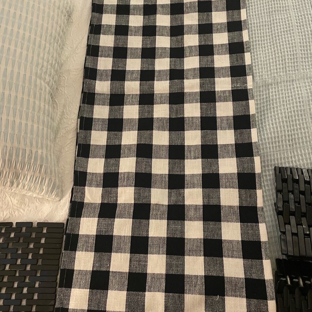 Table/credenza runner